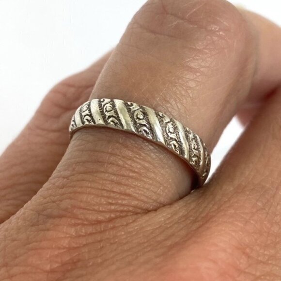 Sterling Silver 925 Textured Diagonal Pattern Band Wedding Ring Size 6.5 - Picture 4 of 14
